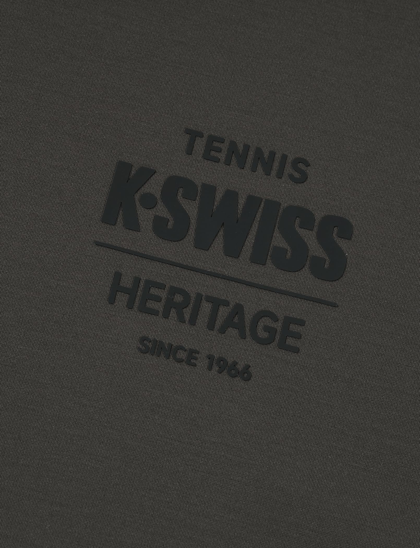 K-Swiss Heritage Men's Silky Tech T-Shirt, Soft Crewneck T-Shirts with Eco-Embossed Graphic for Sport Work Casual - Image 7