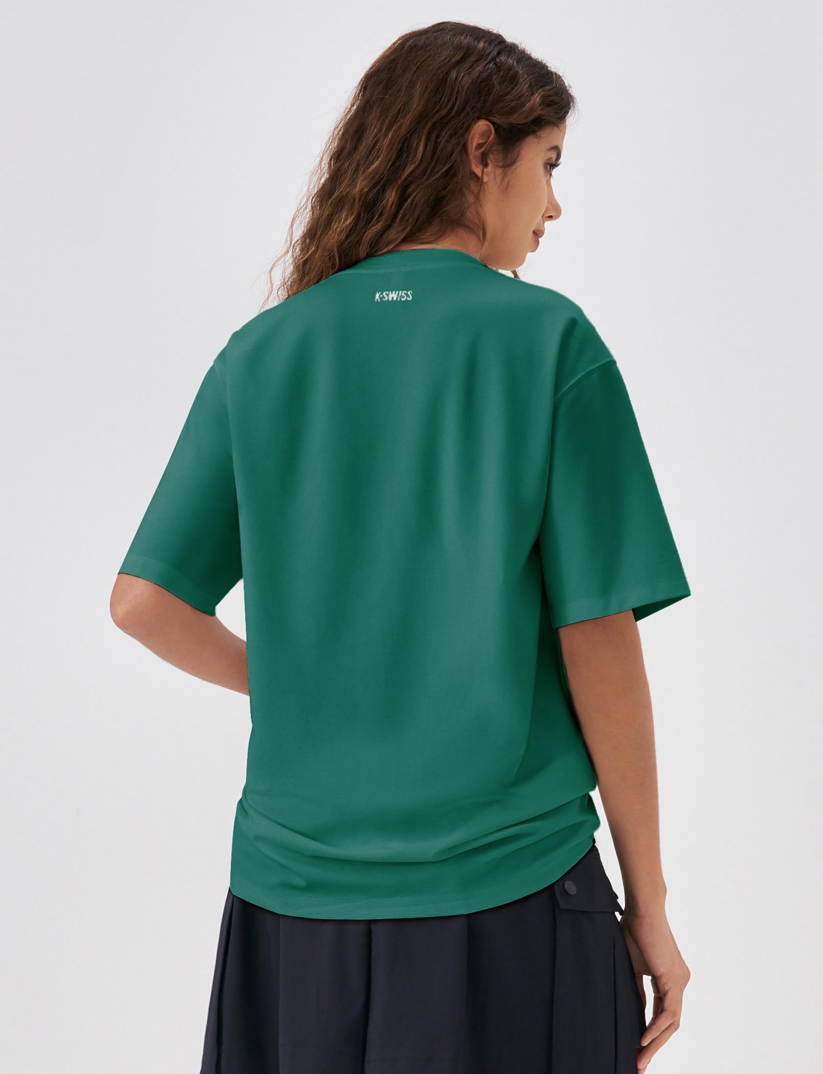 K-Swiss Heritage Women's Oversized T-Shirt, Silky Soft Crewneck T-Shirts with Eco-Embossed Graphic for Casual Lounge - Image 4